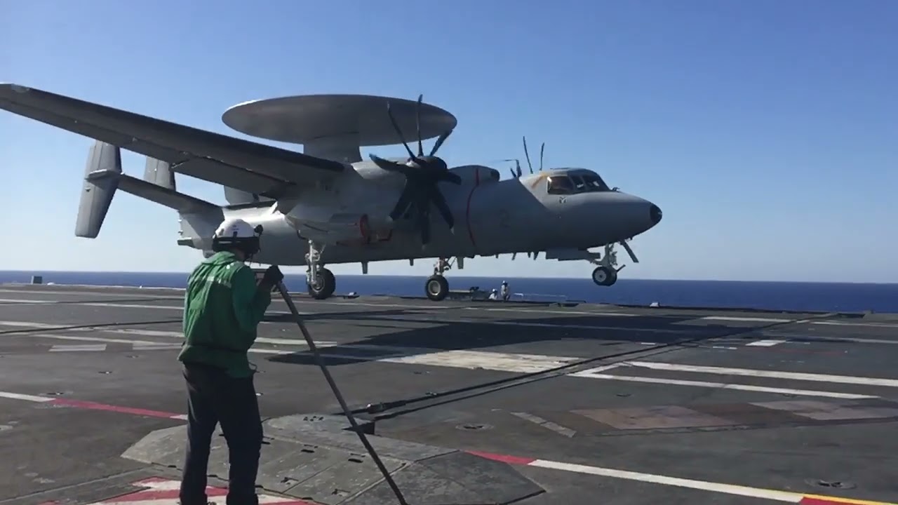 Appontage E2-C Hawkeye slow motion - Charles de Gaulle