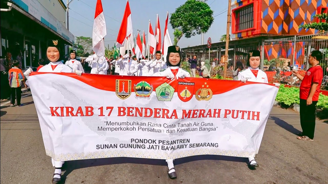 Arak-Arakan Kirab 17 Bendera Merah Putih dan Penampilan Drumband SMP TQ PP SGJBS 2023