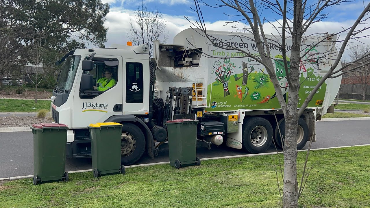 Whittlesea Greenwaste #1836! Trainee driver!