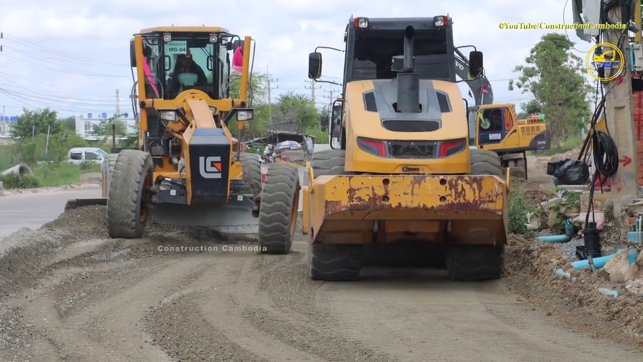 Road Construction - Liugong Motor Grader 4180D Grading Gravel And Roller 6120E Compressor