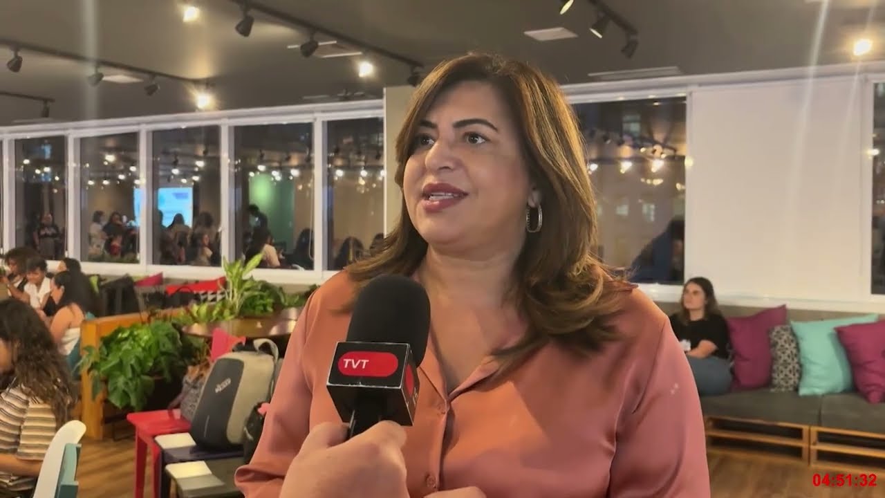 Bancários celebram formatura de mulheres que conquistaram bolsa de estudos para formação em T.I