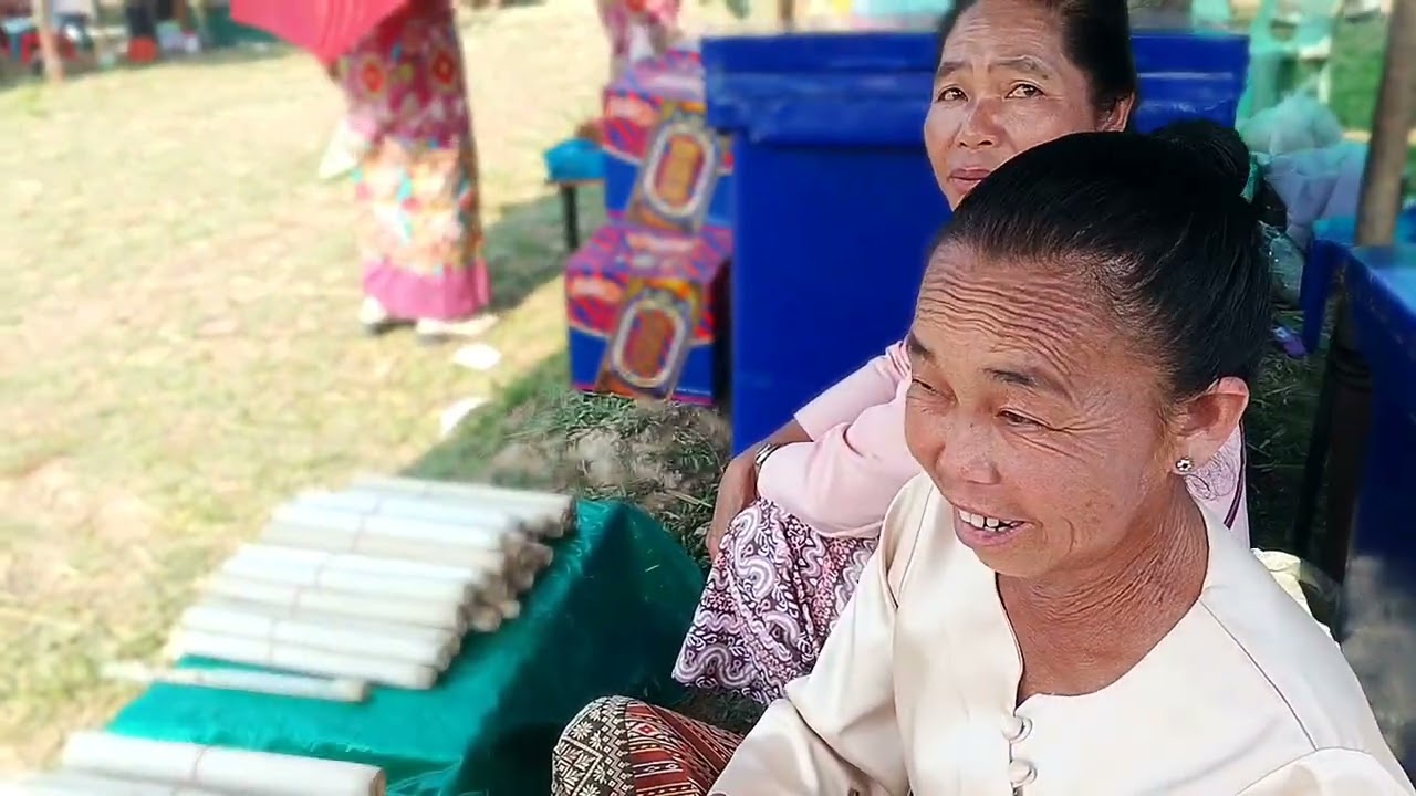 ข้าวหลามน้ำอ้อย ชาวไทลื้อเมืองยอง พม่า.