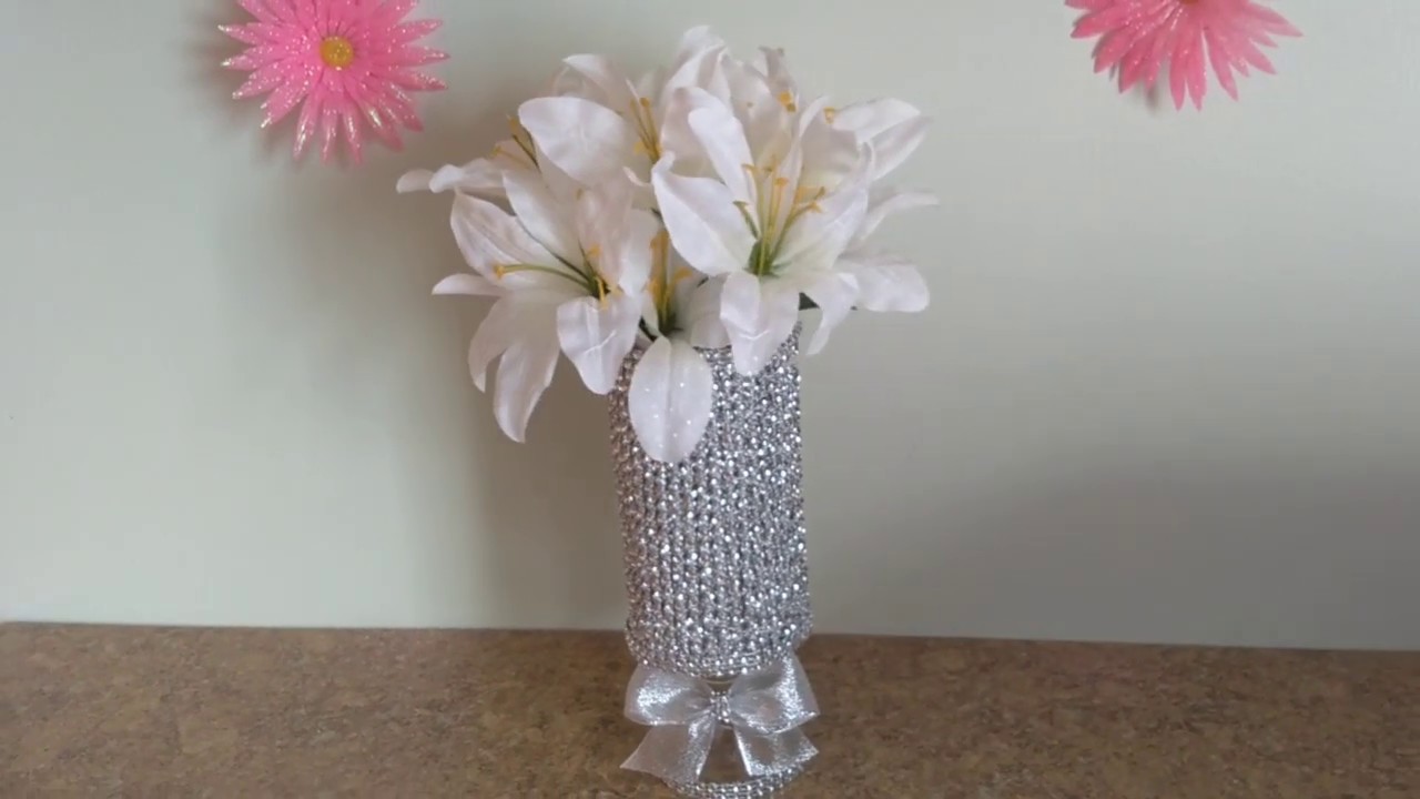 Florero o jarrón con botella de plastico reciclada y sorbetes .Bonito y facil de hacer.