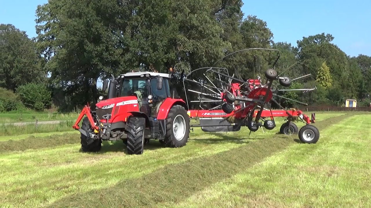 Raking silage MF