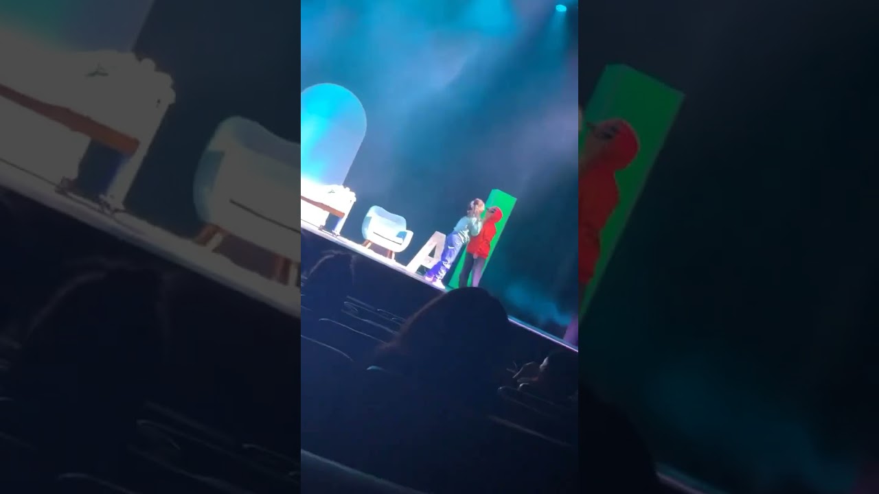 Angie y Brisa Beso en Casi Perfectas