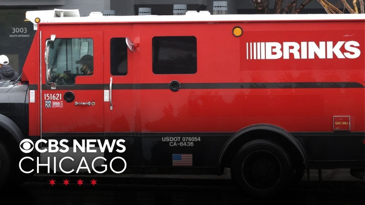 $300,000 in cash missing after bags fell from armored truck in Oak Park