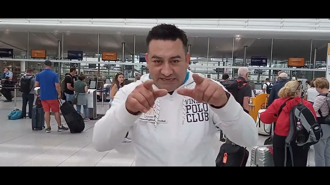 München Airport Walk GioTerminal 2. Aeropuerto Múnich caminando Gio Terminal 2.