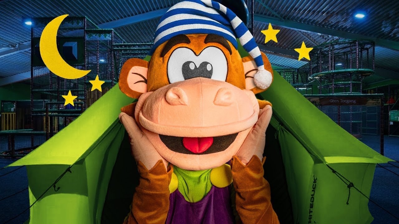 OEHLIE OVERNACHT IN MONKEY TOWN! | Monkey Kidz TV Afl. 7