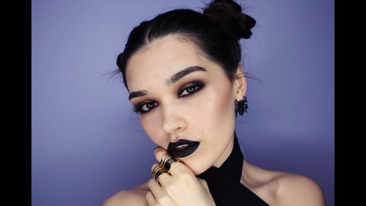 Black lips makeup