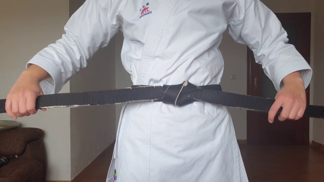 Cómo ponerse el cinturón de karate - distintas formas: tradicional, invertido y competición