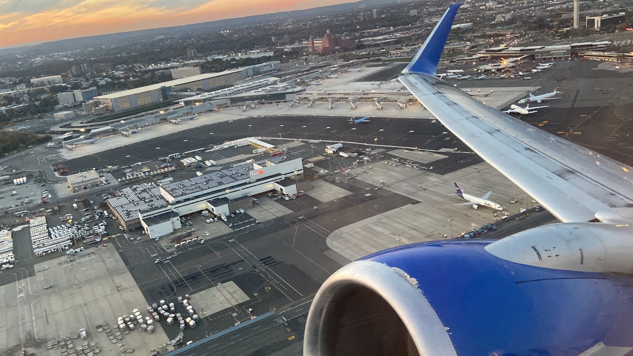 United Airlines Boeing 737-800 Pushback, Taxi and Takeoff from Newark (EWR)