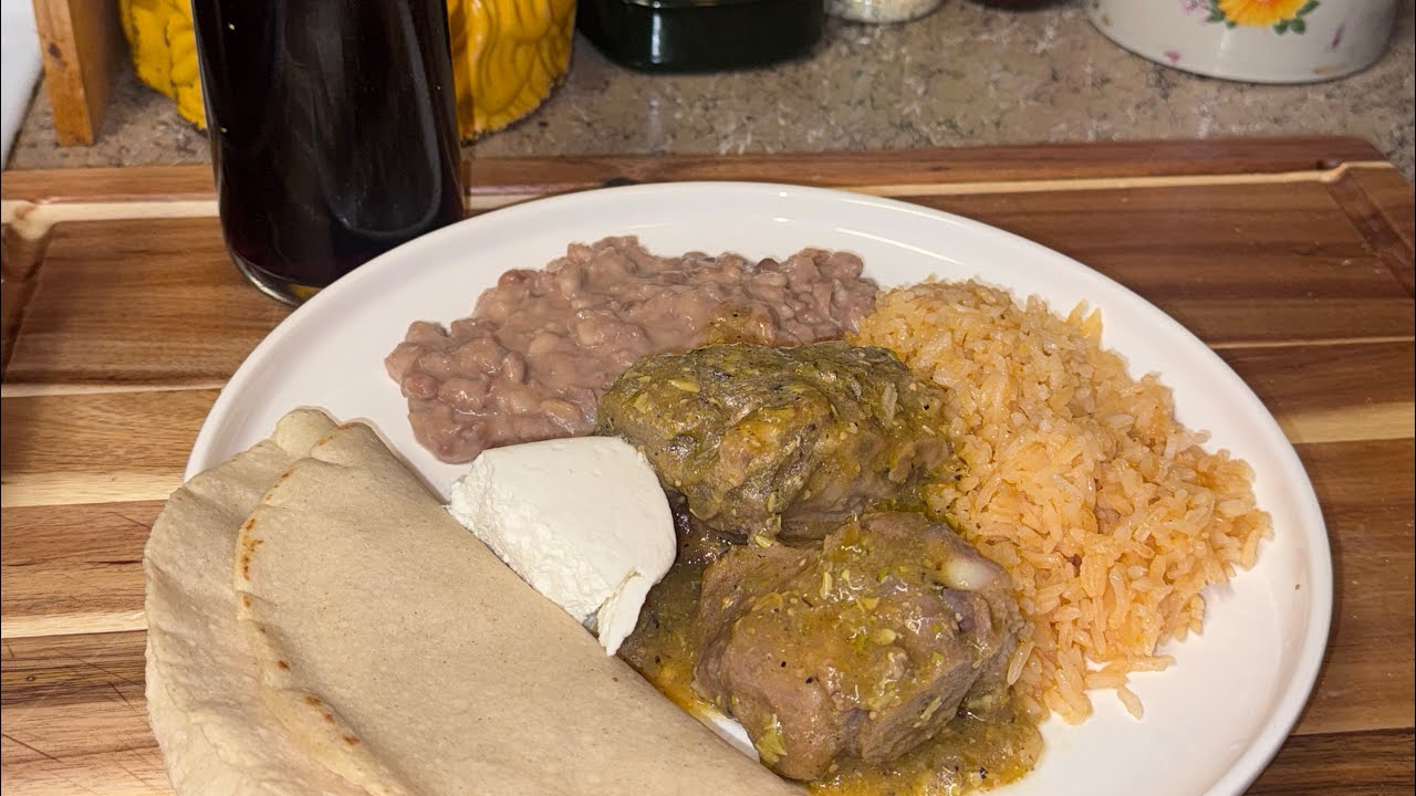 Espinazo de puerco en salsa de guajes😋