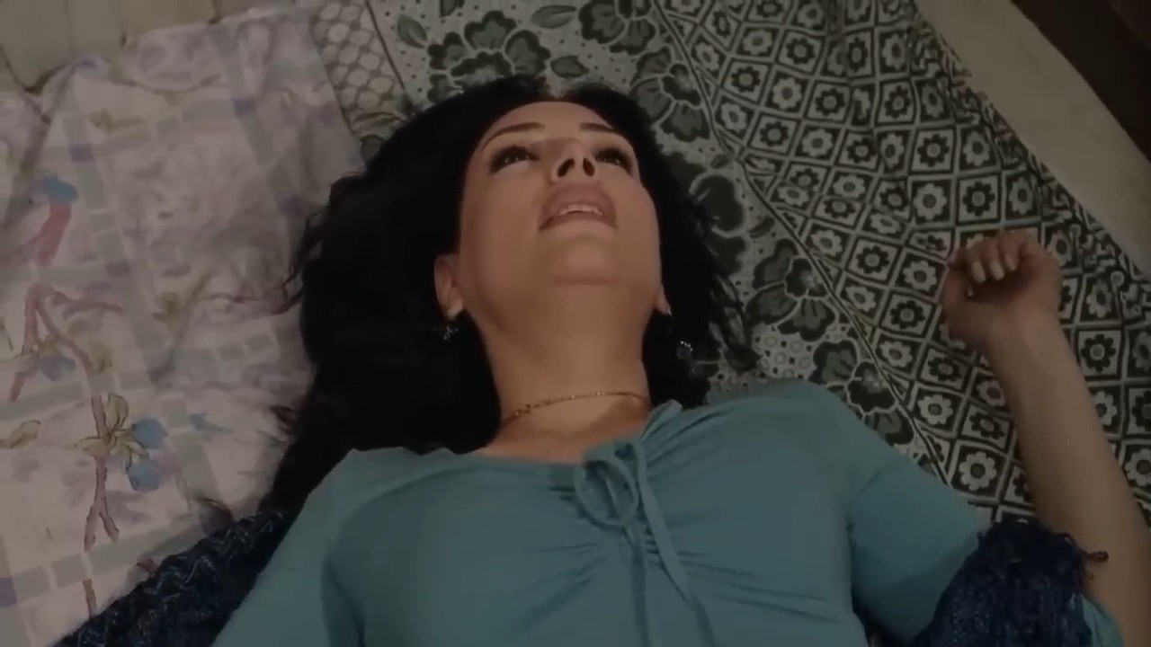 براحه عليا الله يسترك 🔥😳 ضعفت قدامه ومقدرتش تمسك نفسها شوف عمل معاها ايه 🔥😈
