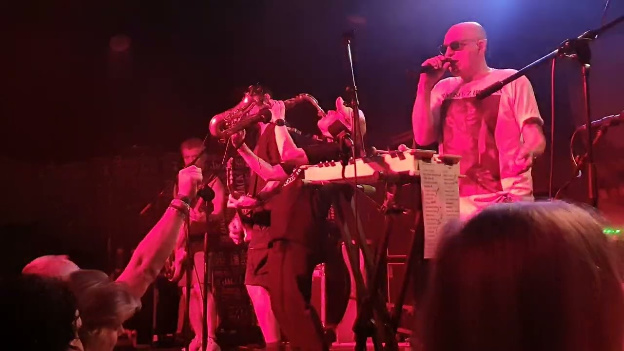 Deset Černejch Piv & TŘI SESTRY ☆★☆ (Vinyl Tour 2025, Pec pod Sněžkou)