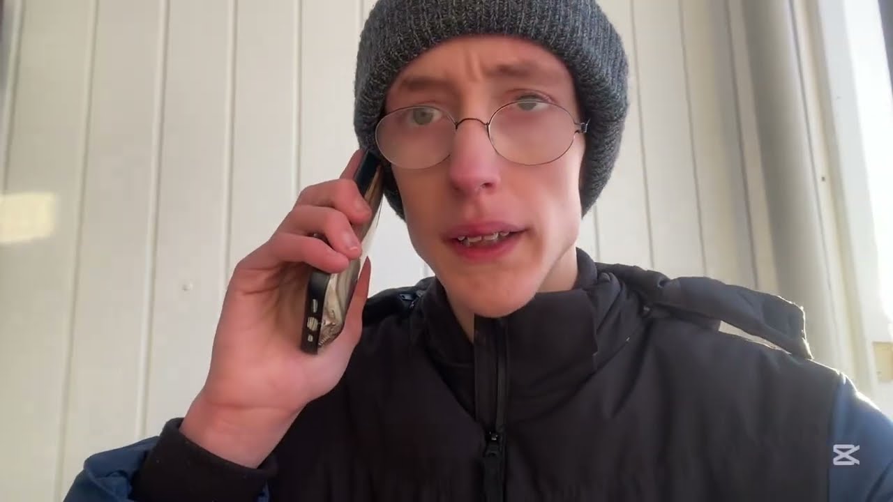 Benja  passer sin mormor katte hjem hos mormor (sketch) ￼