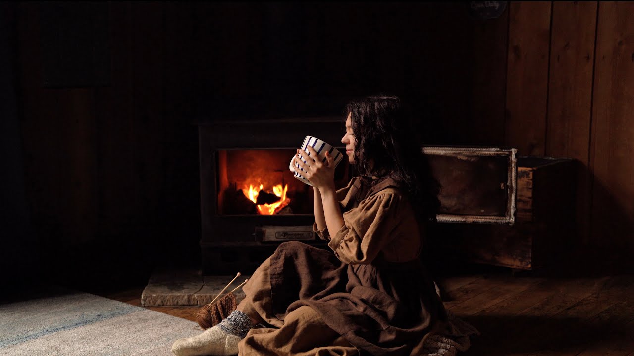 🧶 A Quiet Winter Day: Knitting by the Fire and Sweet Winter Baking 🪵 Slow Living Cinematic ASMR