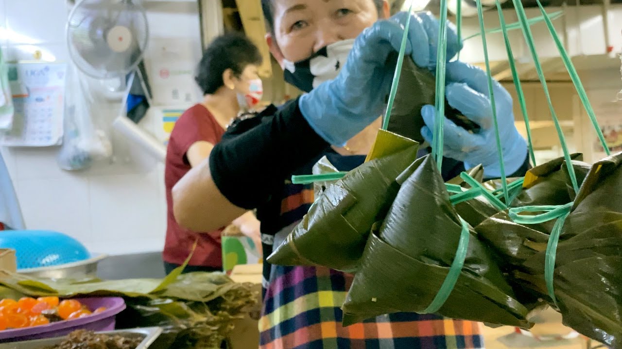 Freshly Made Bak Chang - Sticky Rice Dumplings  |  Singapore Street Food