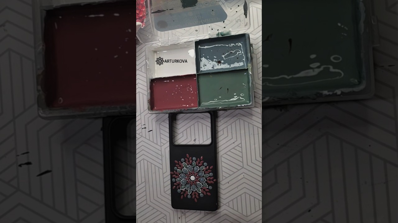 роспись чехла для телефона акрилом. 