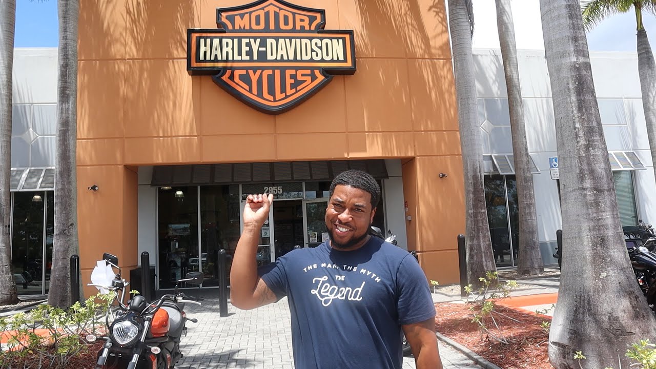 A DAY AT THE HARLEY DAVIDSON DEALERSHIP OF WEST PALM BEACH CVO'S AND LOWRIDER S