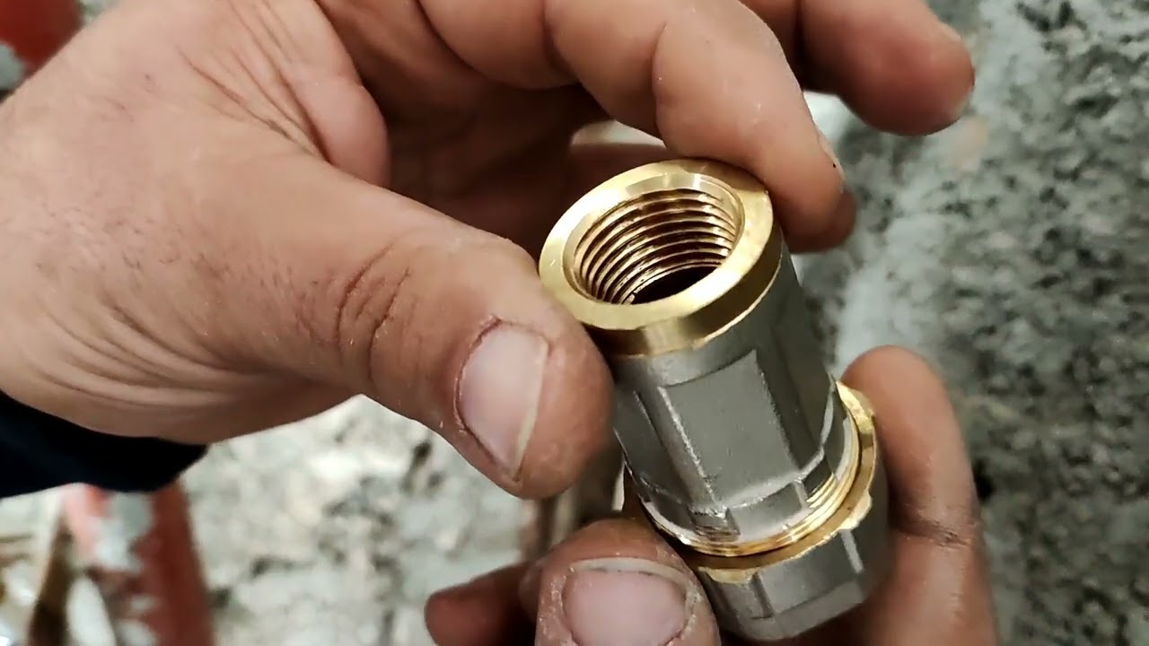Manicottare un vecchio tubo zincato con un manicotto rapido