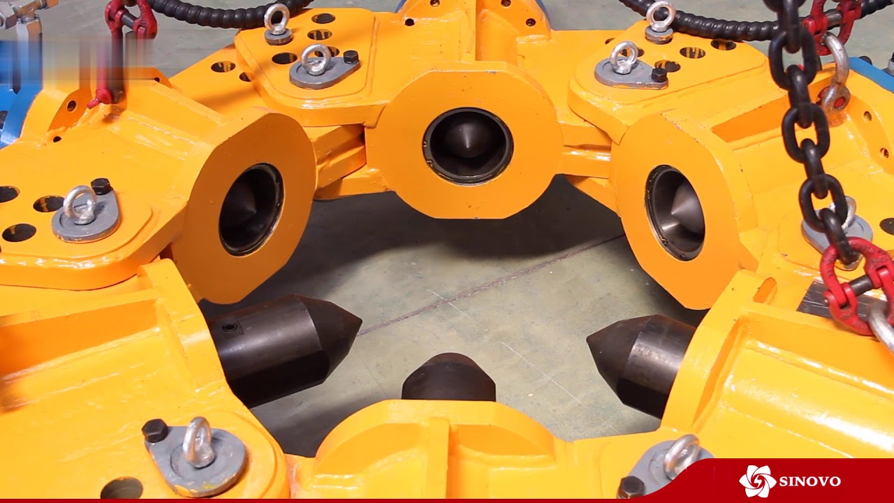 How does the hydraulic pile breaker work?