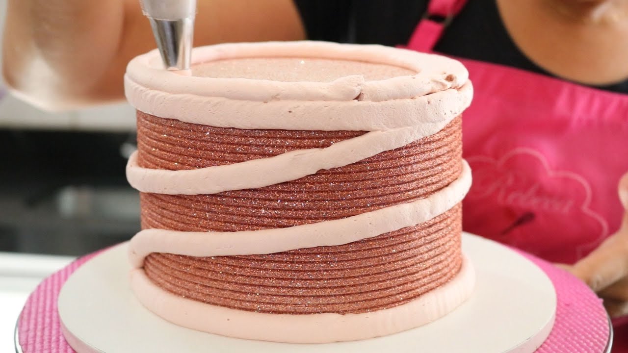 ESSE BOLO É PURO GLAMOUR ...UM LUXO!!! FIQUEI APAIXONADA POR ESSA DECORAÇÃO - @Rebeca Poll