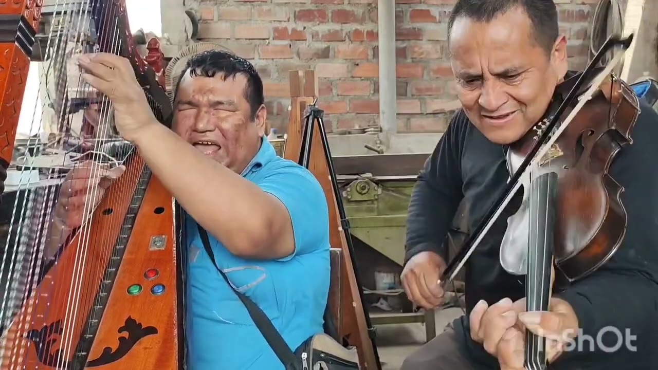 Eleodoro Espinoza violín Juan Herrera arpa Voz tema como te quiero 