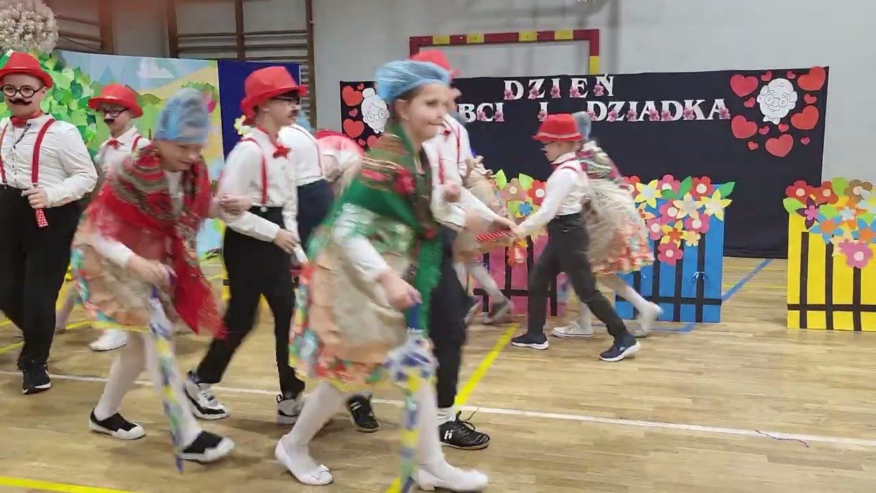 Piosenka &bdquo;Orkiestry dęte&rdquo; w wykonaniu uczni&oacute;w klasy 3