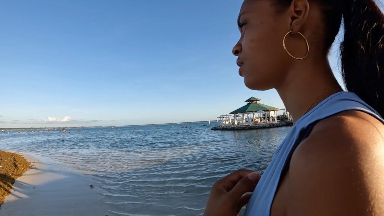 En la playa y las calles de Boca Chica | República Dominicana