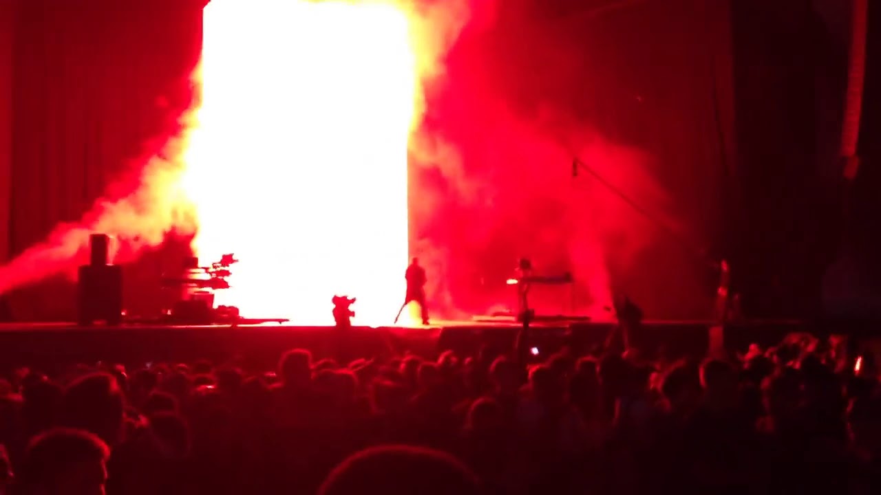 BLOOD ON THE LEAVES LIVE - Kanye's Best Ever Live Performance