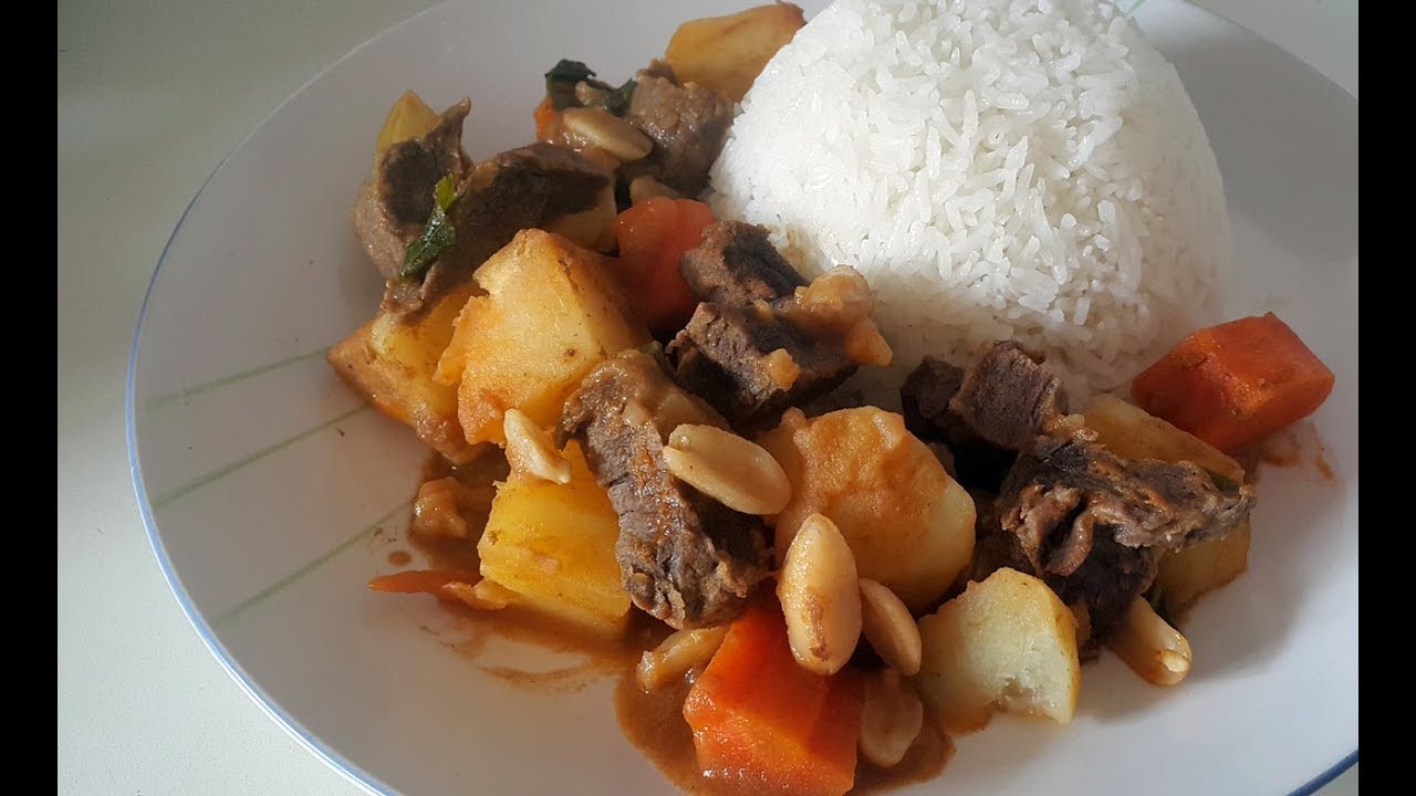 Beef Massaman Curry (Thai classic curry) แกงมัสมั่นเนื้อ แบบฉบับแม่บ้านโลโบ้