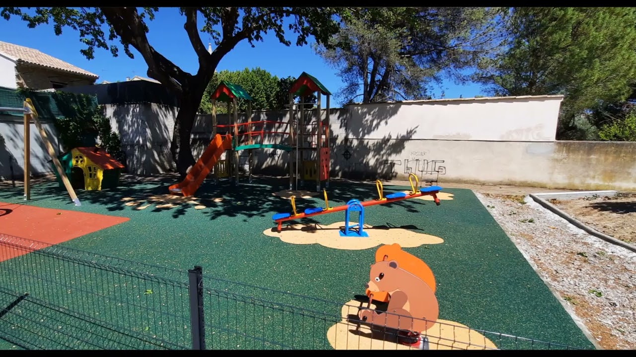 Création d'une dalle béton. aire de jeux avec Sol amortissant