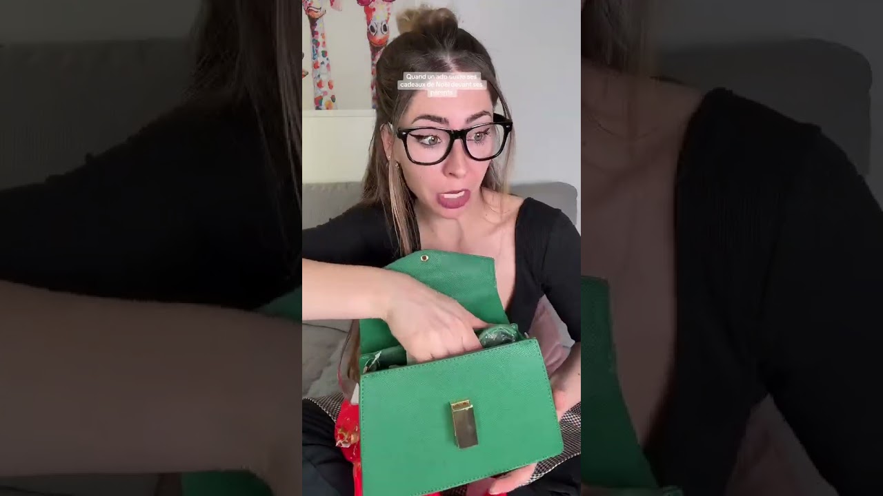 Quand un ado ouvre ses cadeaux de No&euml;l devant ses parents #humour #pourtoi #foryou #noel