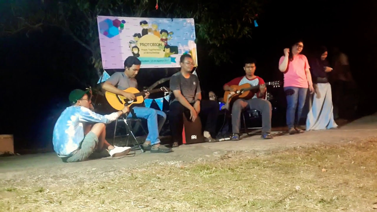 Perempuan Sedang dalam pelukan-Payung teduh (by Biotech corner band a.k.a bukan kangen band)