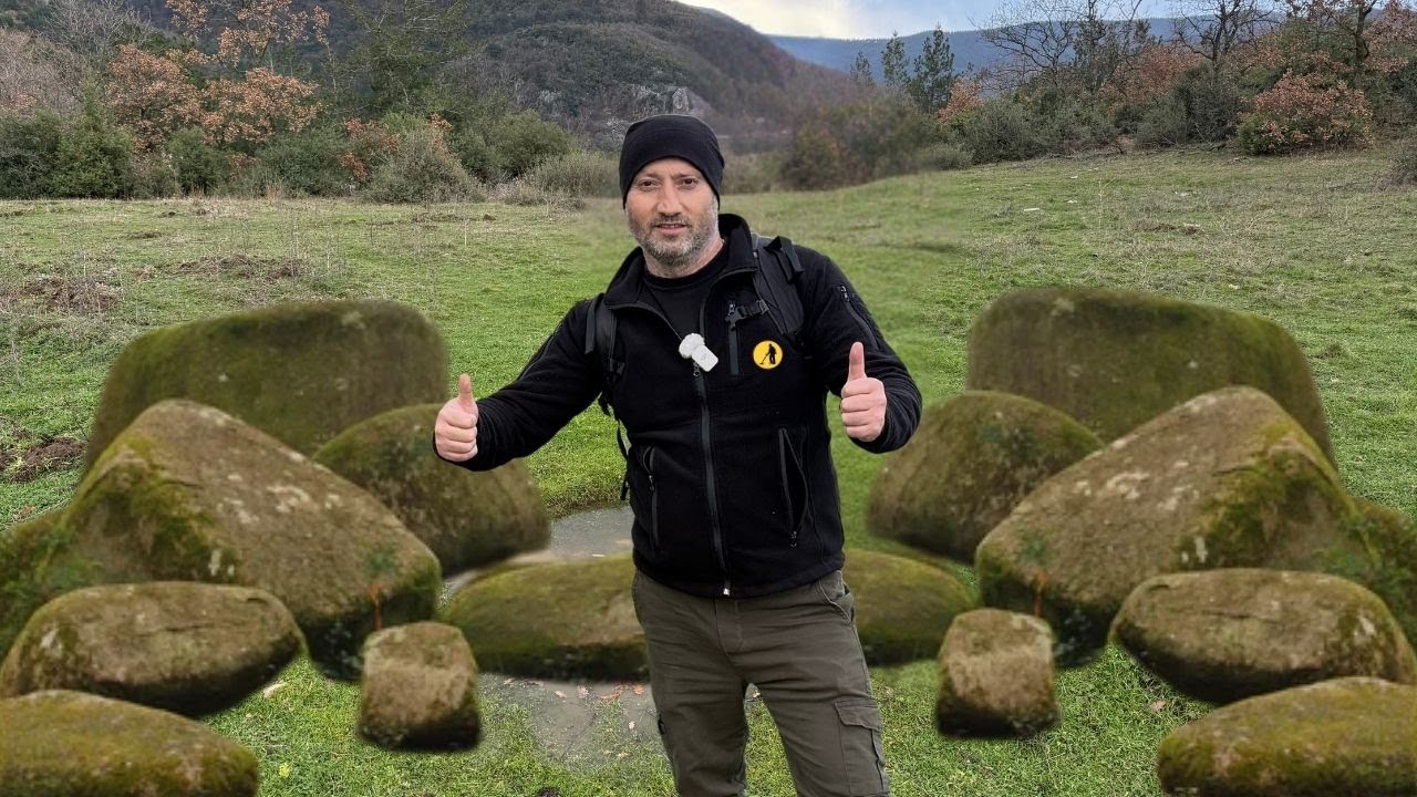 Мы нашли описанный маршрут сокровищ! Сундук с сокровищами был найден внутри скалы.