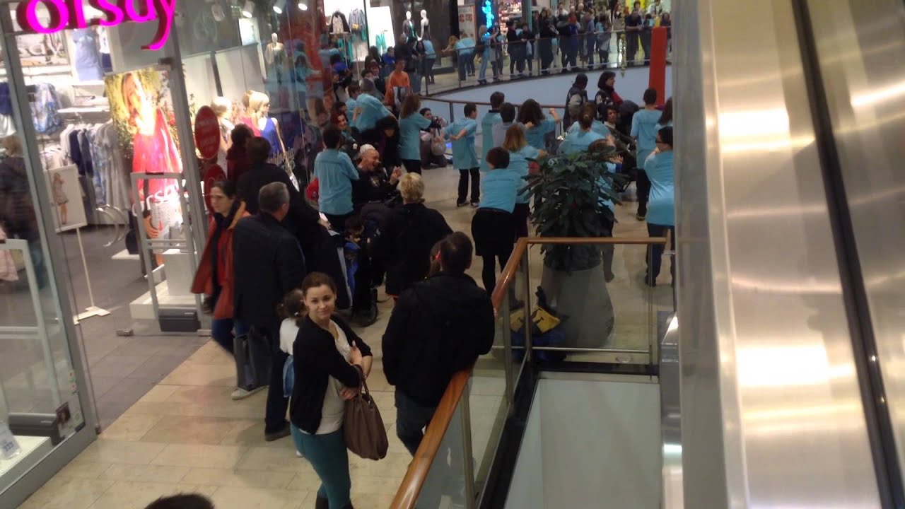 NEMADOMFEL Flashmob az Autizmus vil&aacute;gnapja alkalm&aacute;b&oacute;l // Szeged, &Aacute;rk&aacute;d // 2015.04.02 // (2)