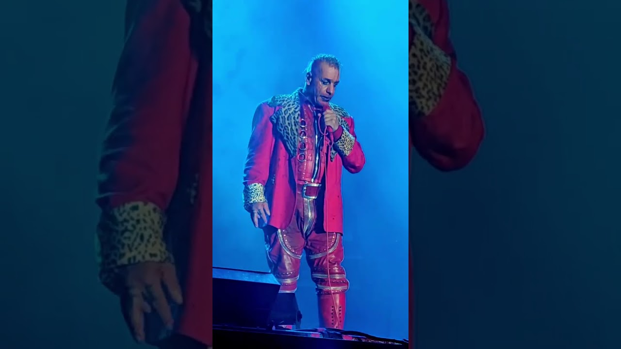 🎤FRONT ROW Till Lindemann Wearing 'Knebel' Fur Coat Serenades with His Vocals Until Chaos Ensues👁‍🗨