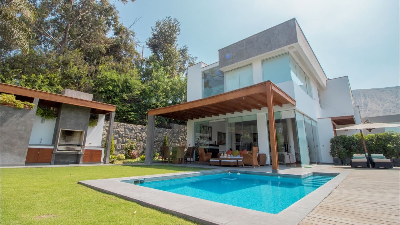 MODERNA CASA EN LA PLANICIE
