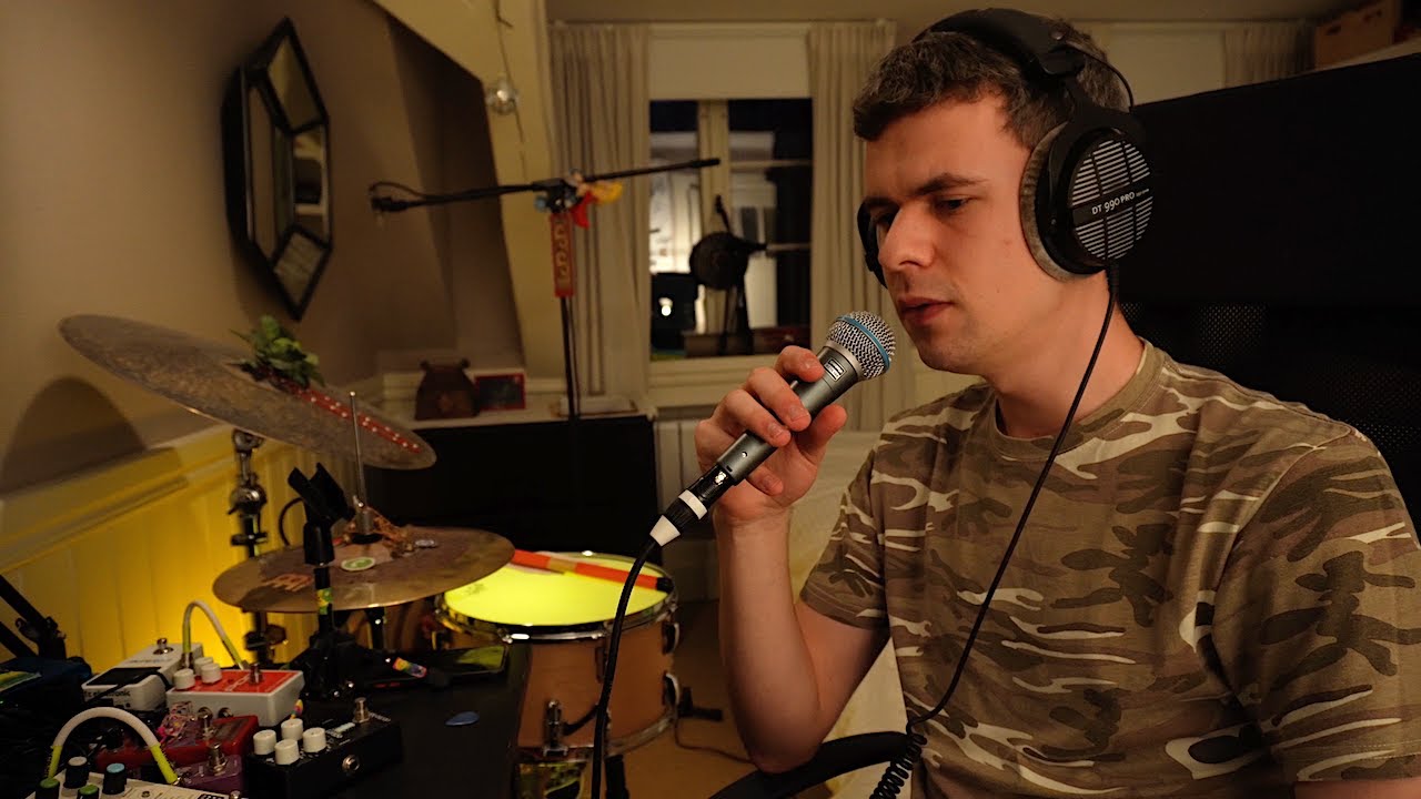 bro is singing on his beat 2.
