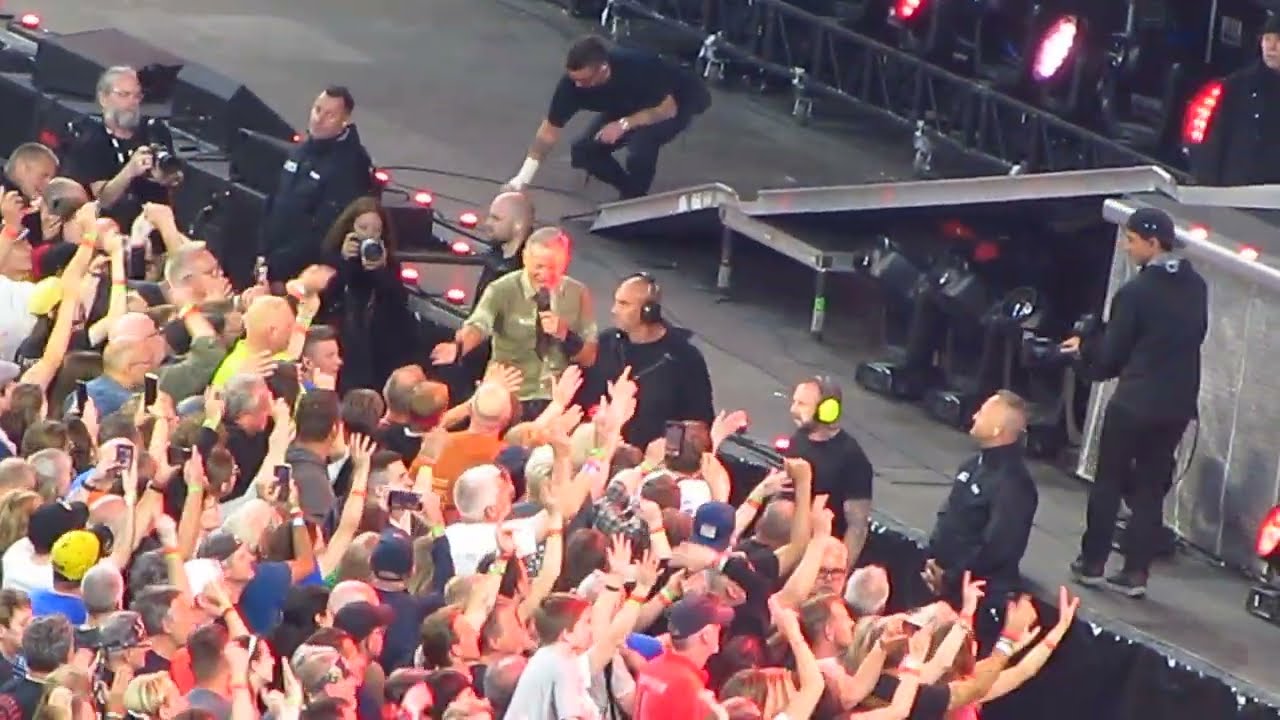 Bruce Springsteen -Tenth Avenue Freeze-Out /Twist and Shout / Chimes of F..  - Berlin am 11.06.2025