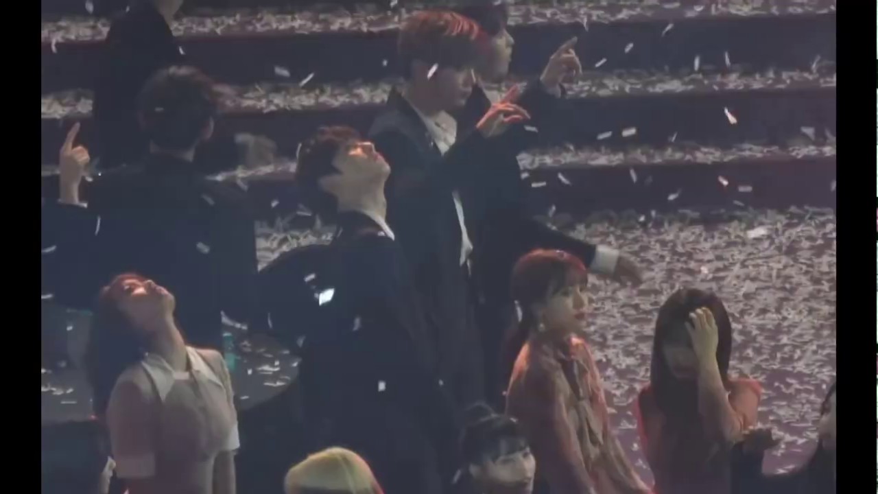 Kang Daniel x Jihyo moment #4