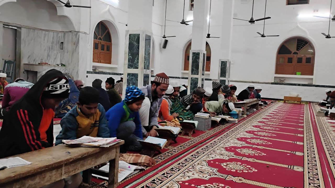 Abd Dilkash TV is live   Madarsa students  are reciting the holy Quran and reading other books 📚 