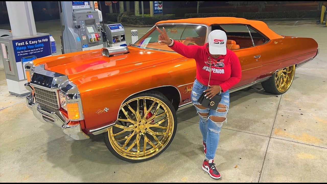 Candy Tangerine 71 Chevy Impala Vert на золотых 28-дюймовых дисках Savini