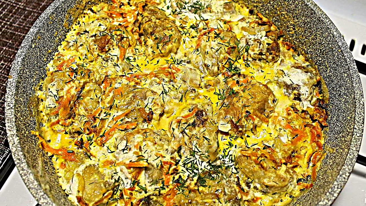 Я готовлю только так - минтай в сметанном соусе.  Лучшее рыбное блюдо!