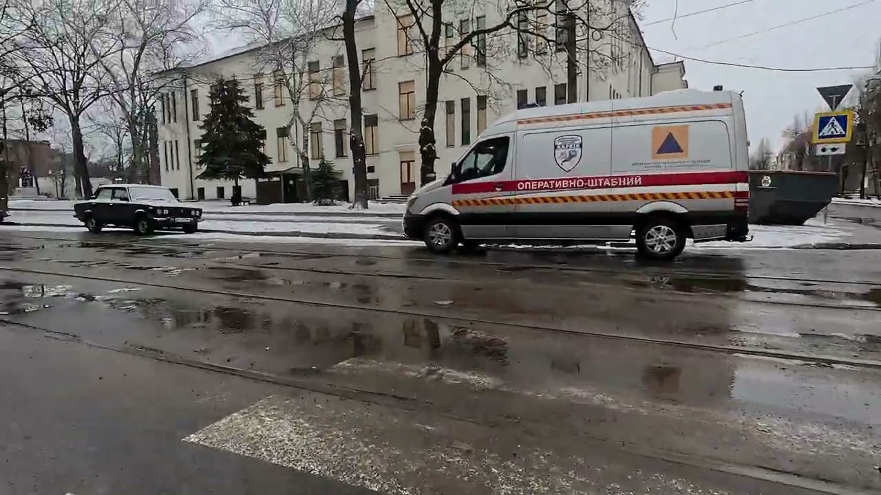 По заснеженным улицам Харькова, ЗАчетно падаем на скрытом льду и едем дальше. Зима 2026