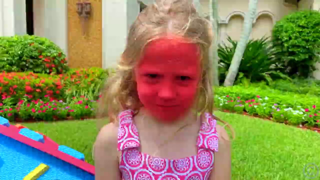 Nastya está buscando una nueva casa de juegos para niños