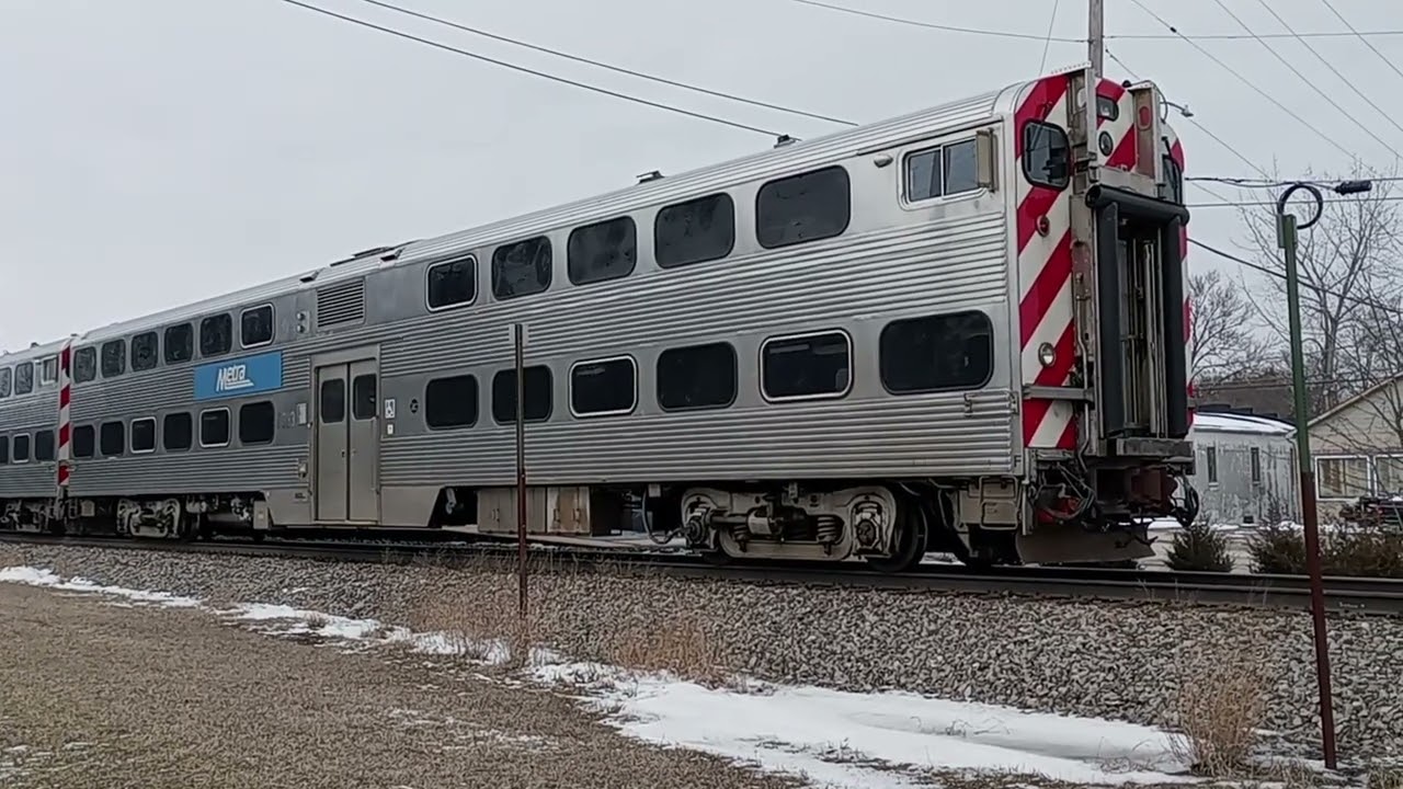 Outbound Metra 2117 at Long Lake, IL