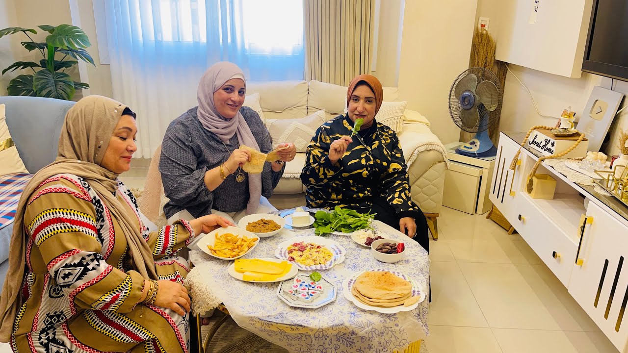 اصحابى عملوا لى مفاجاه 💃اتصلوا بيه وقالو حضري فطار جايين نفطر معاكى 😝قولت ليهم هاتوا عيش 🤣معاكم