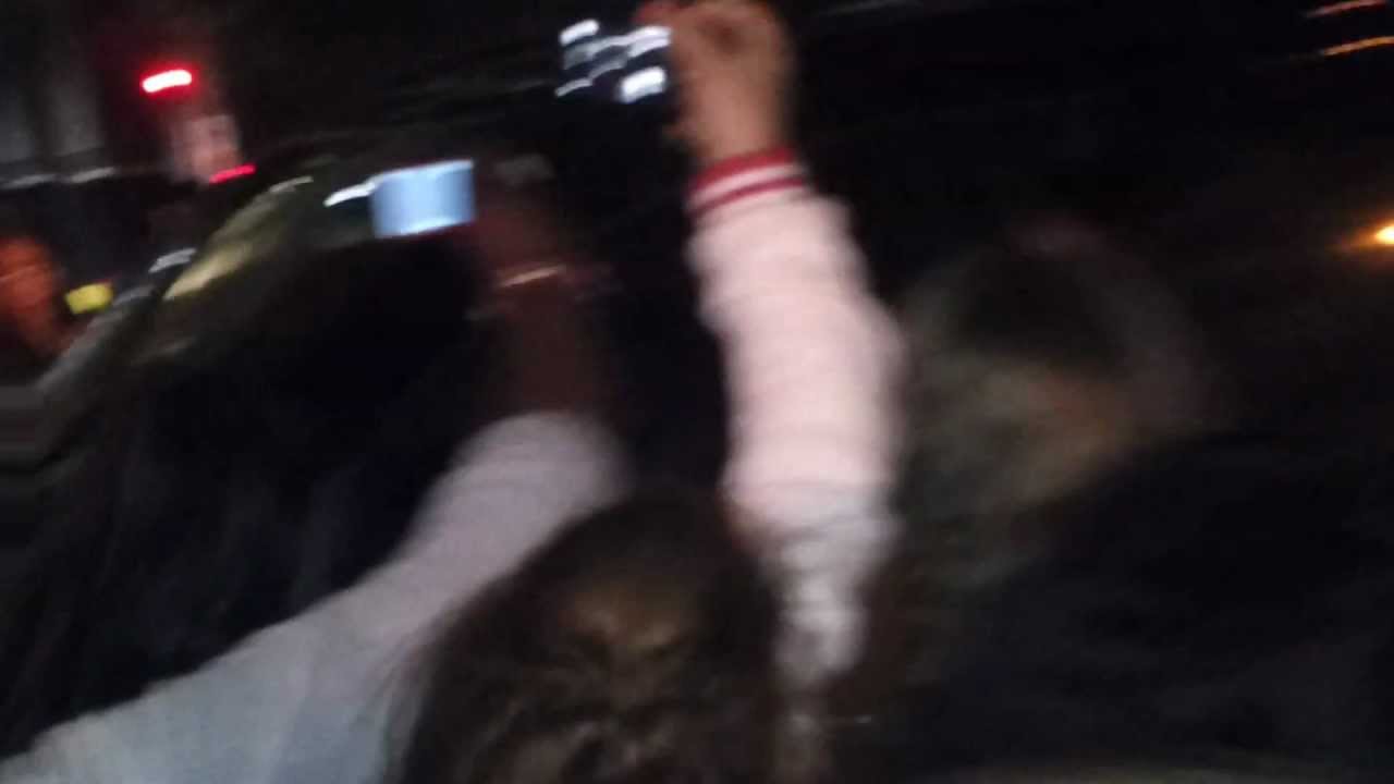 Justin Bieber getting chased inside a car by fans in London (INSANE MOMENT)
