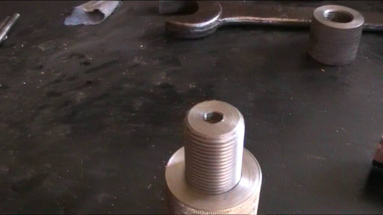 Выпрессовщик - запрессовщик направляющих втулок клапанов.